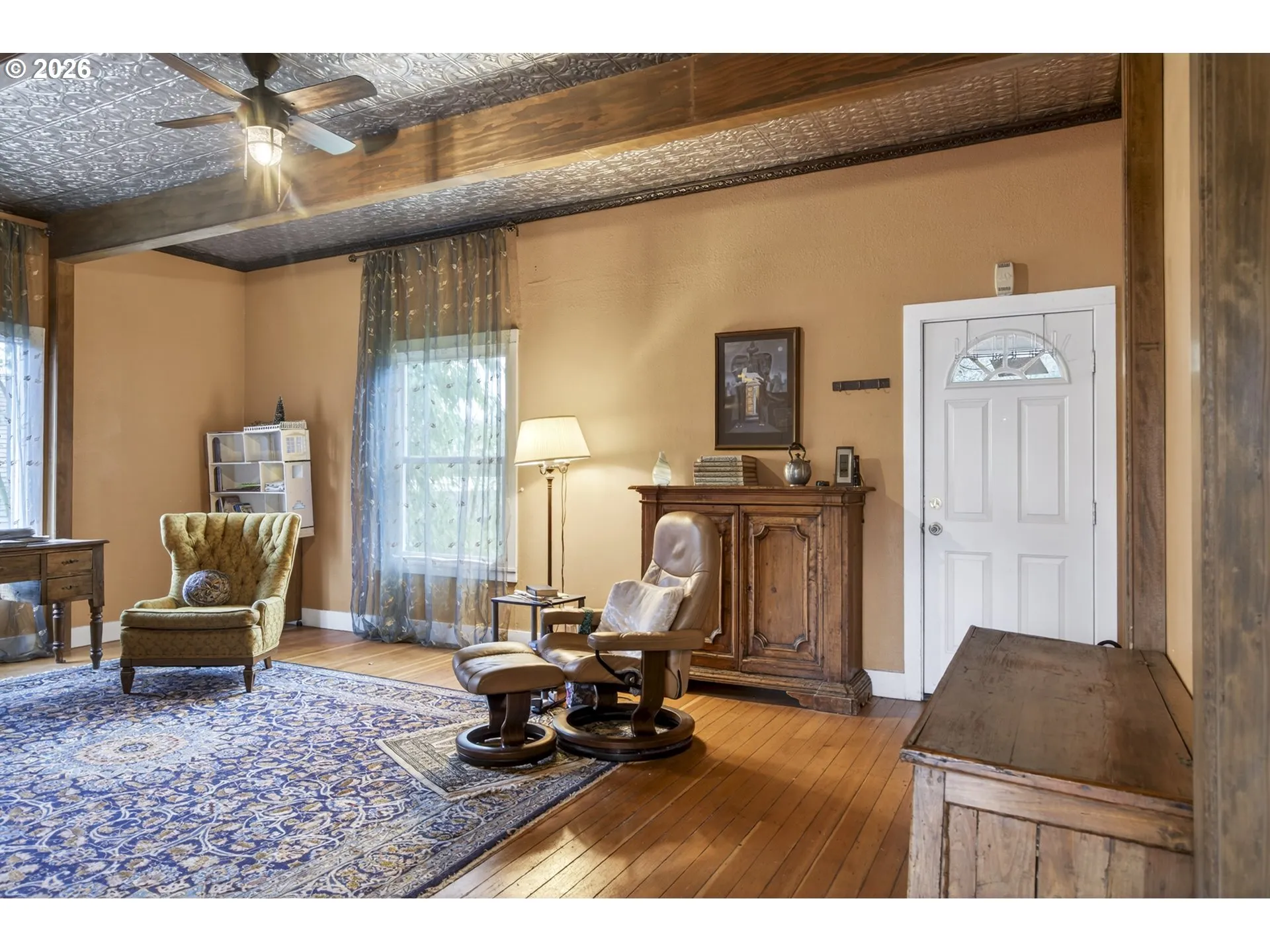 Living Room/Entrance