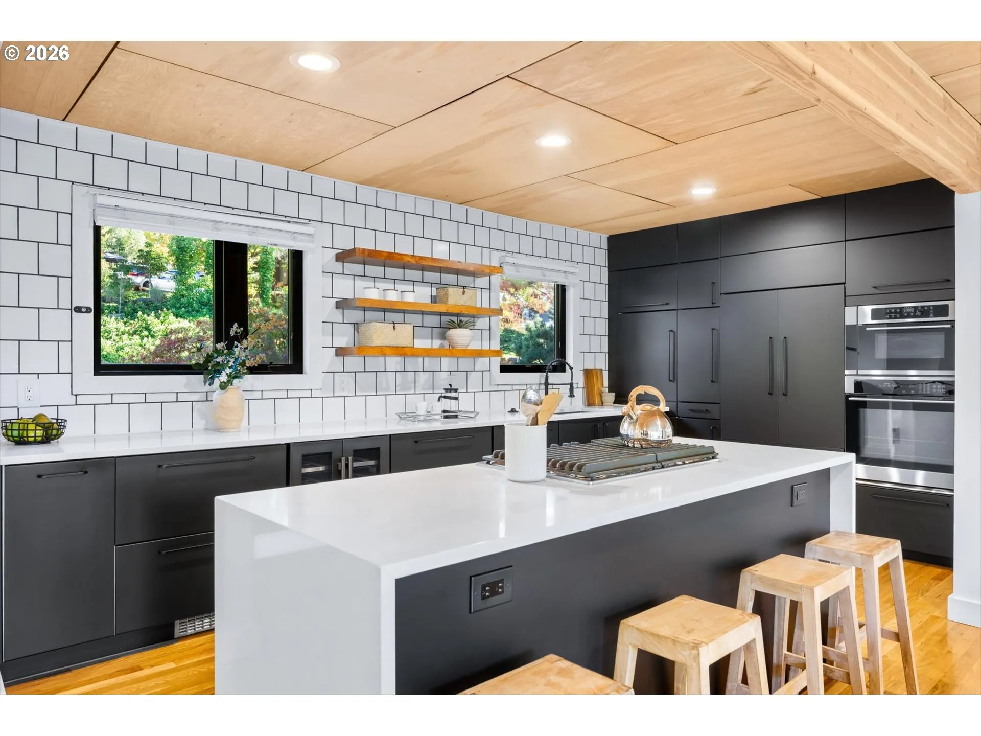Kitchen-Breakfast Bar