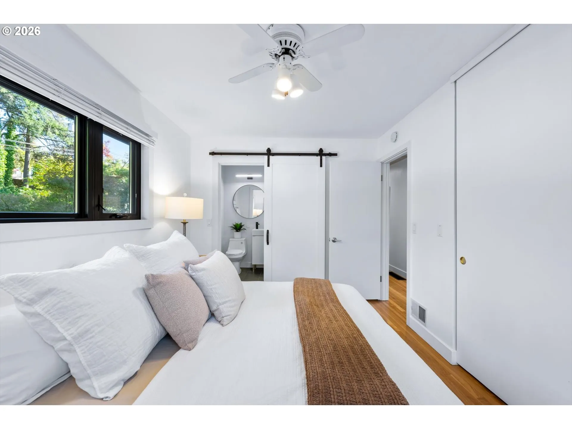 Bedroom-Full Bathroom