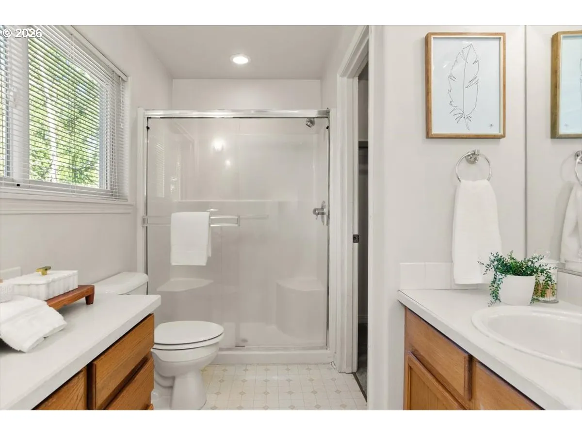 En Suite Bathroom-Upper