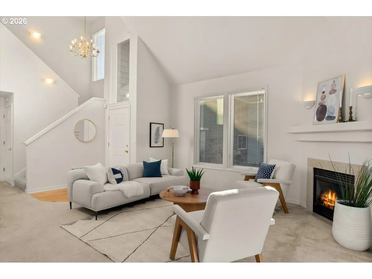 Living Room/Entrance