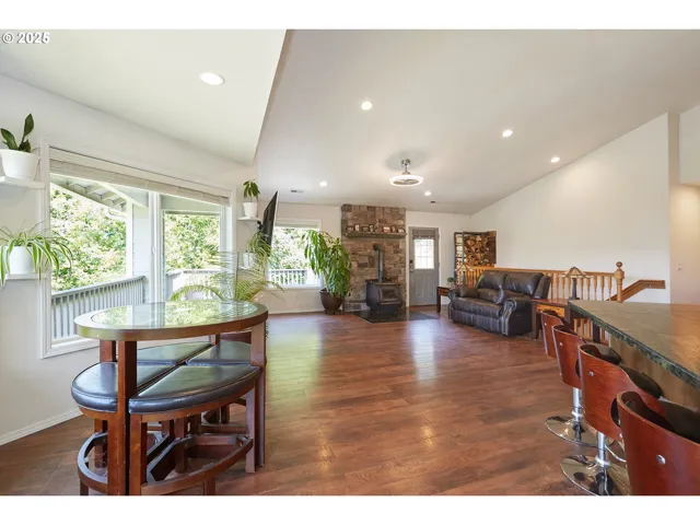 Dining Area-Wide Angle/Fisheye