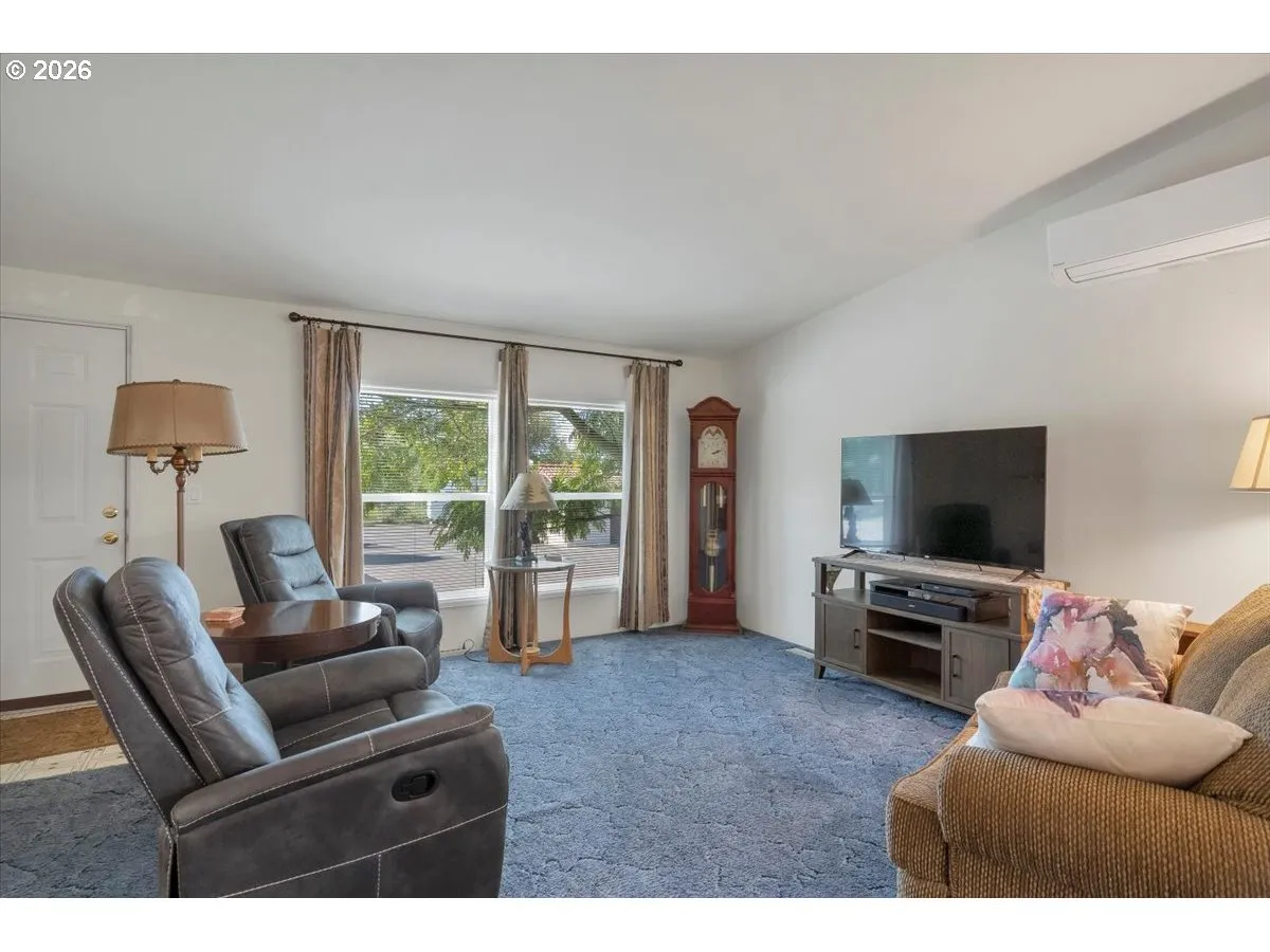 Living Room-Vaulted Ceilings