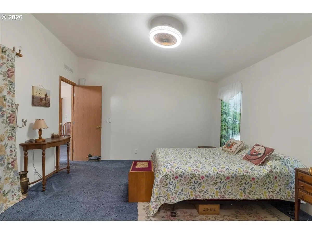 Bedroom, Owner's Suite