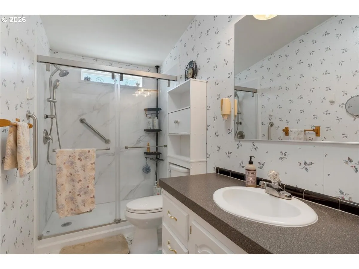 Bathroom-Walk in Shower