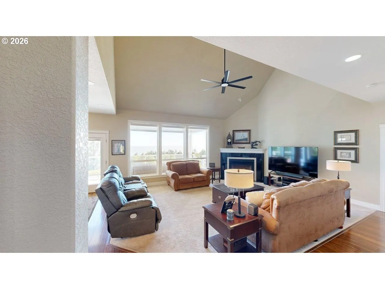 Living Room-Ceiling Fan