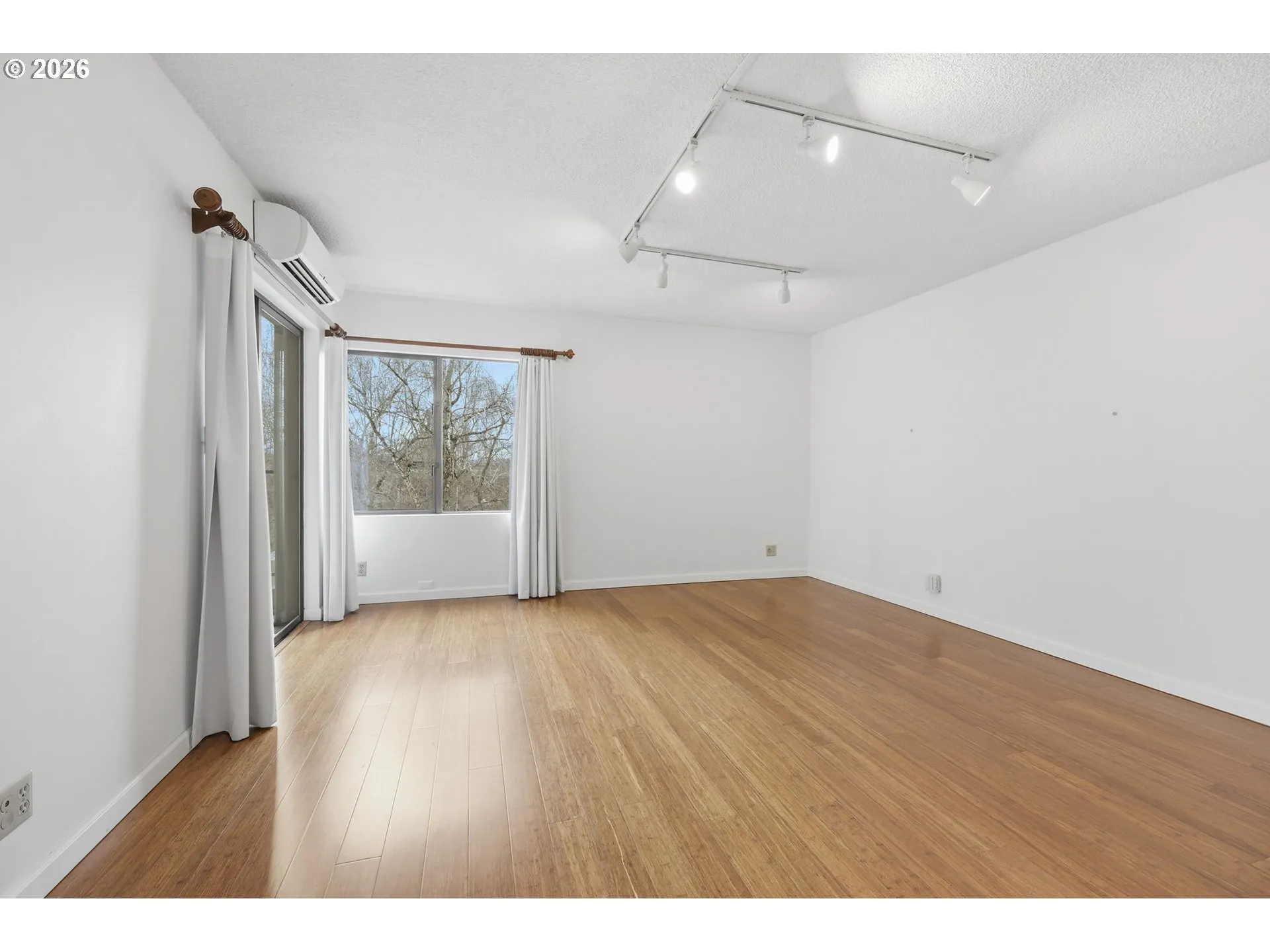 Bedroom, Primary