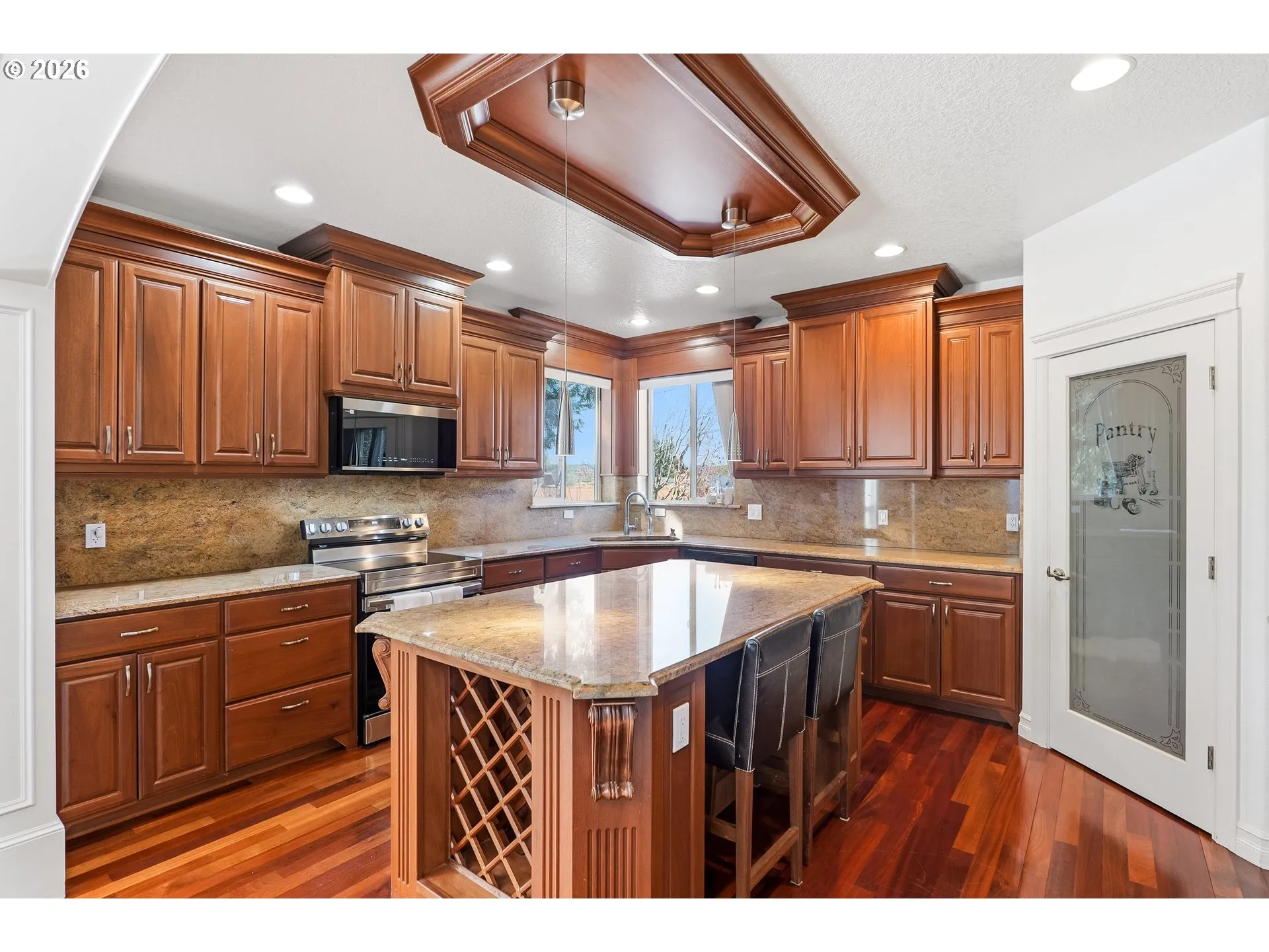 Kitchen-Breakfast Bar