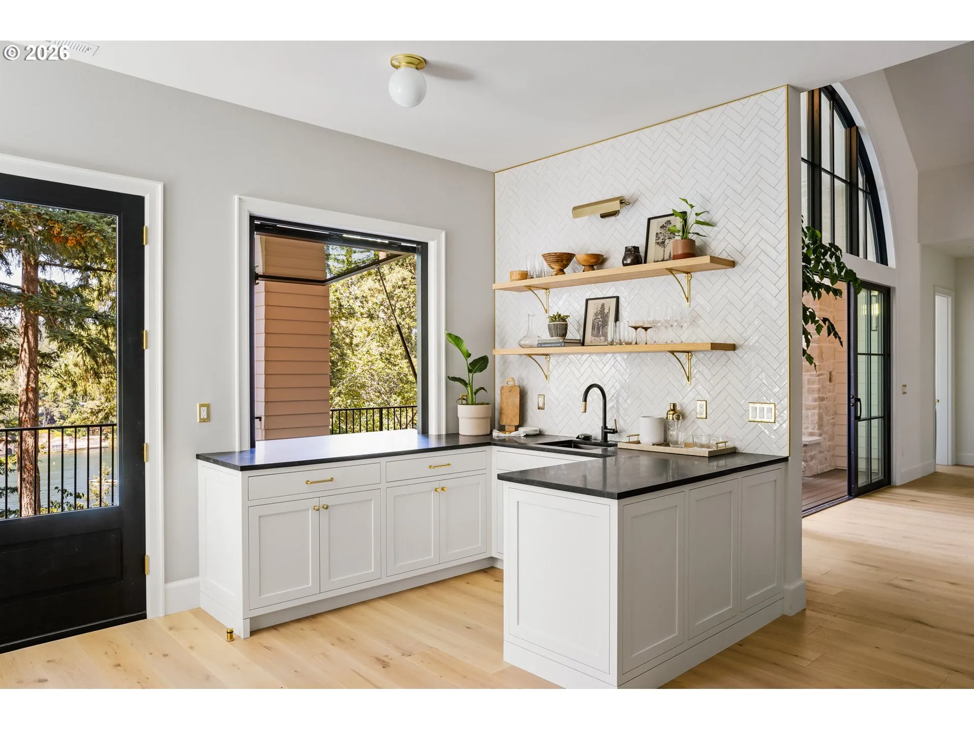 Kitchen-Breakfast Bar