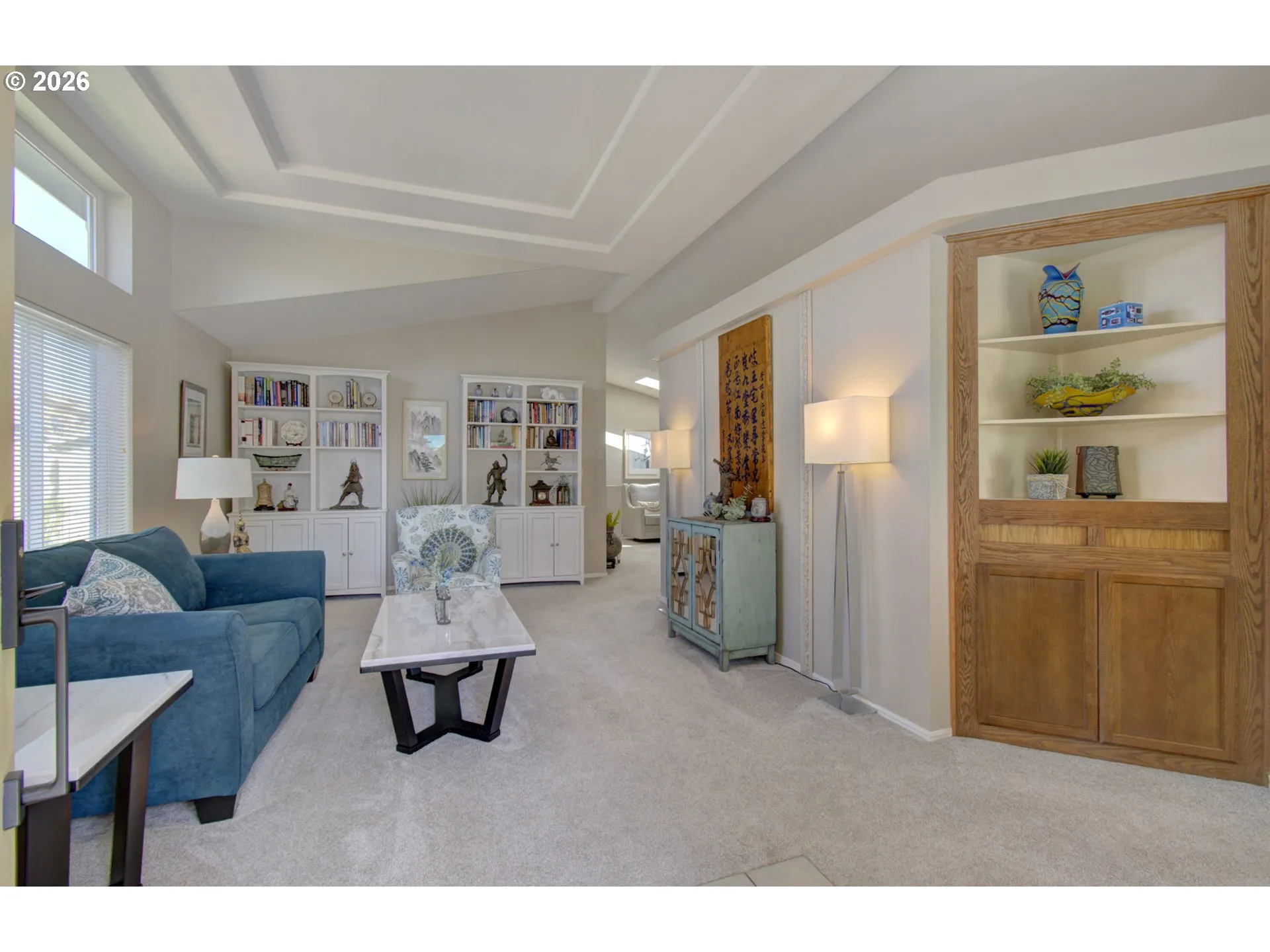 Living Room/Entrance