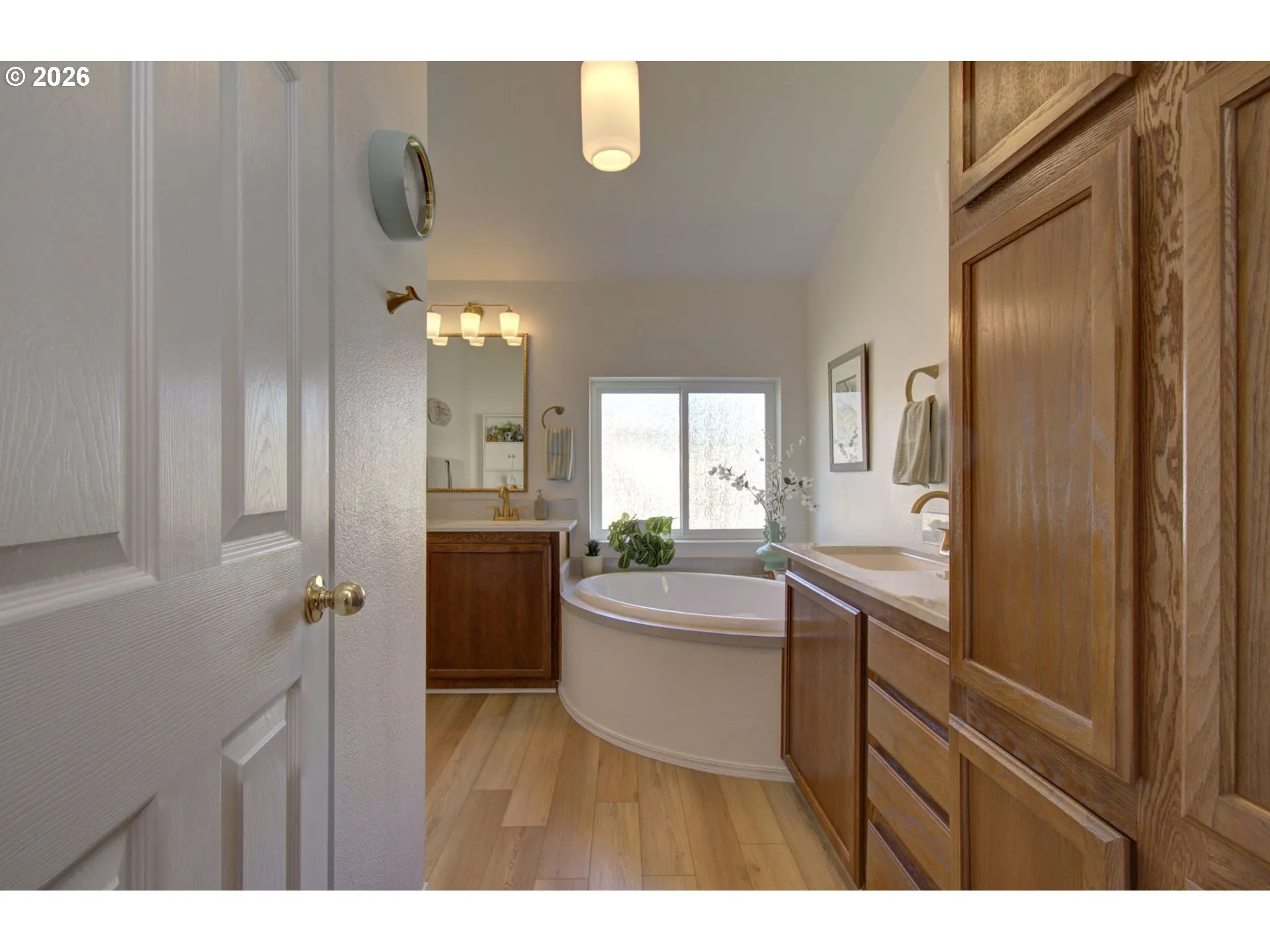 Bathroom, Attached-Double Sinks