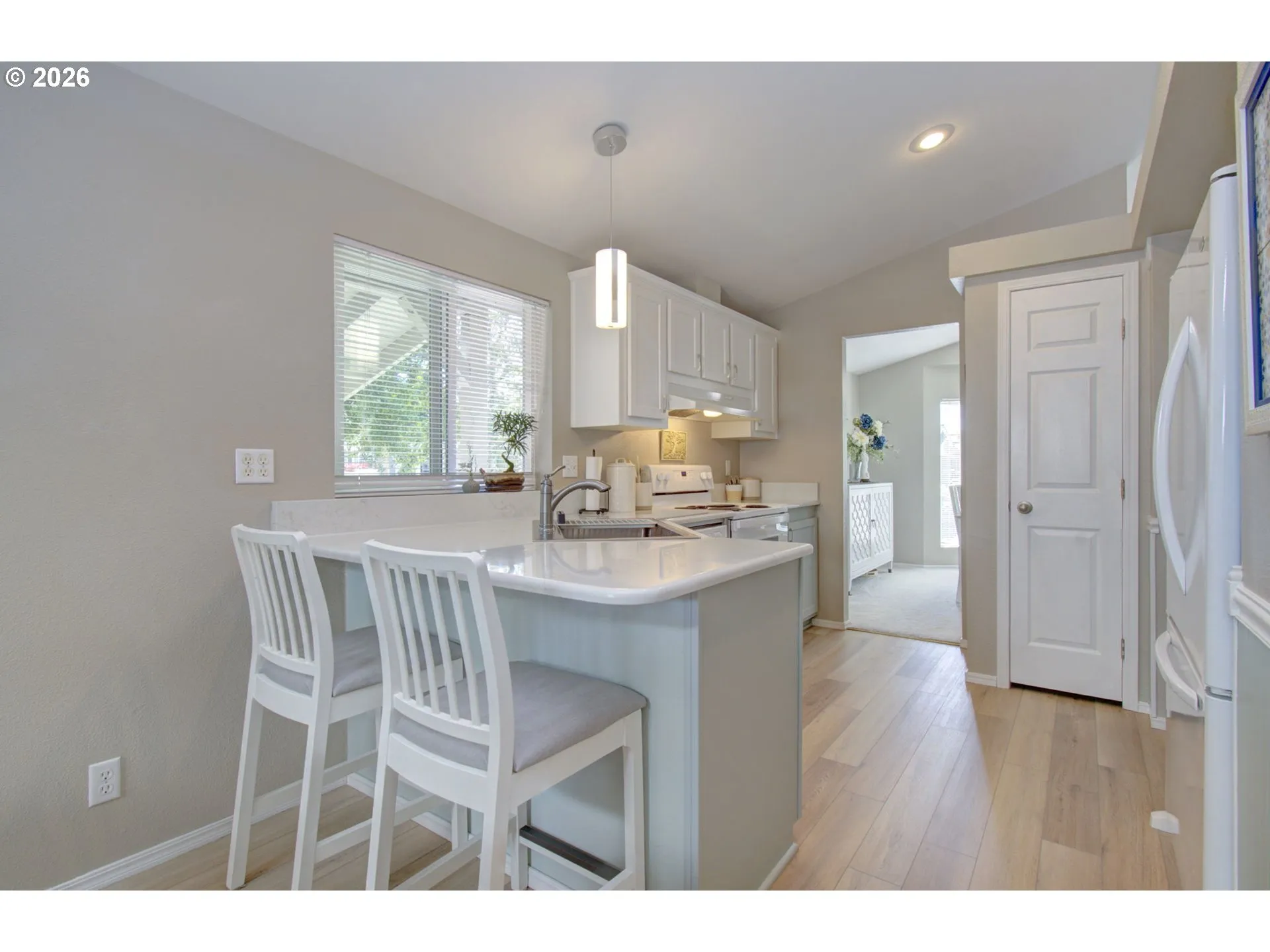 Kitchen-Breakfast Bar