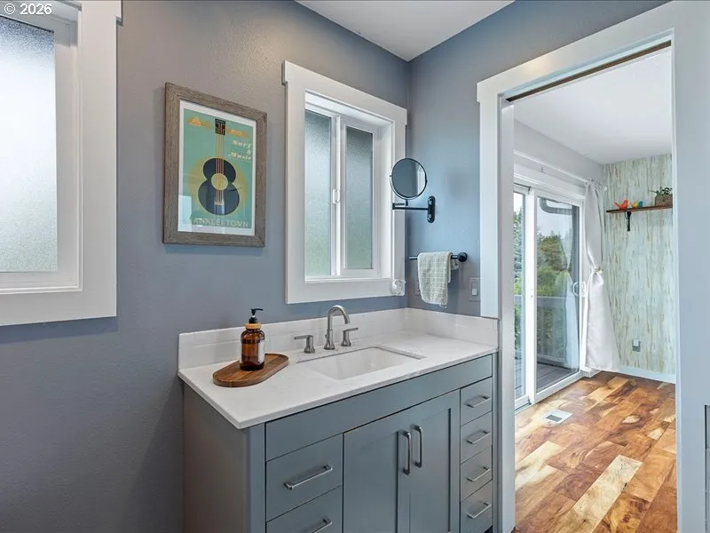 Bathroom, Attached