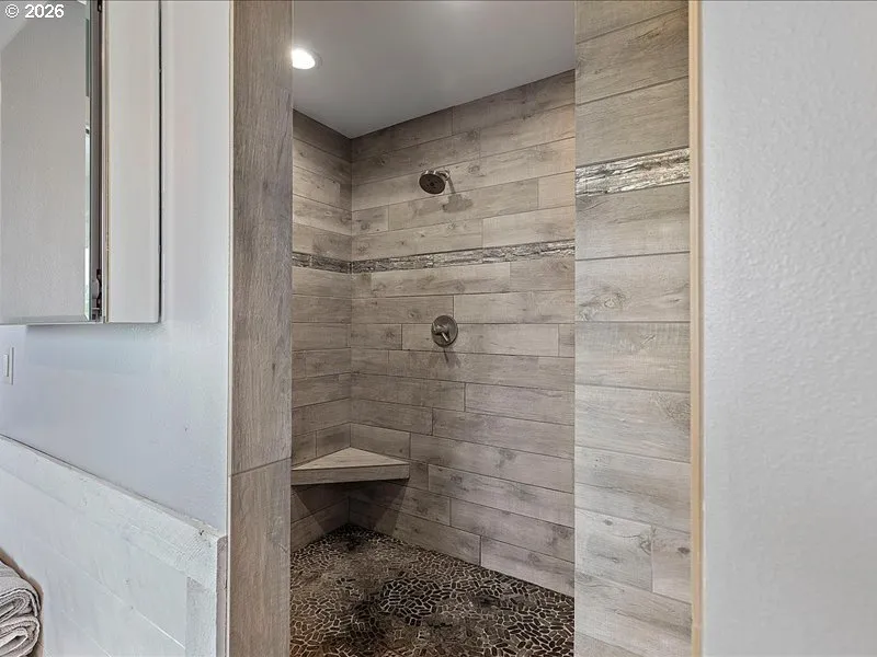 En Suite Bathroom-Upper