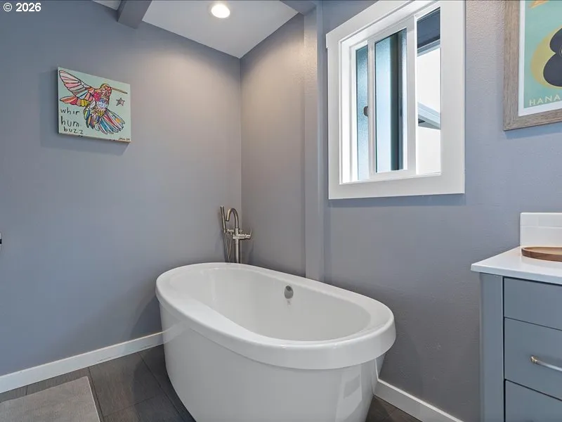 Bathroom, Attached-Walk-In Closet