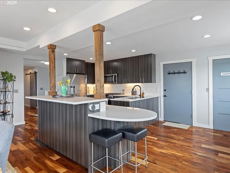 Kitchen-Eating Area