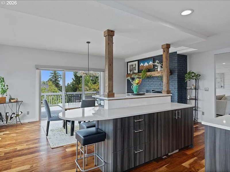 Kitchen/Dining Room-Island