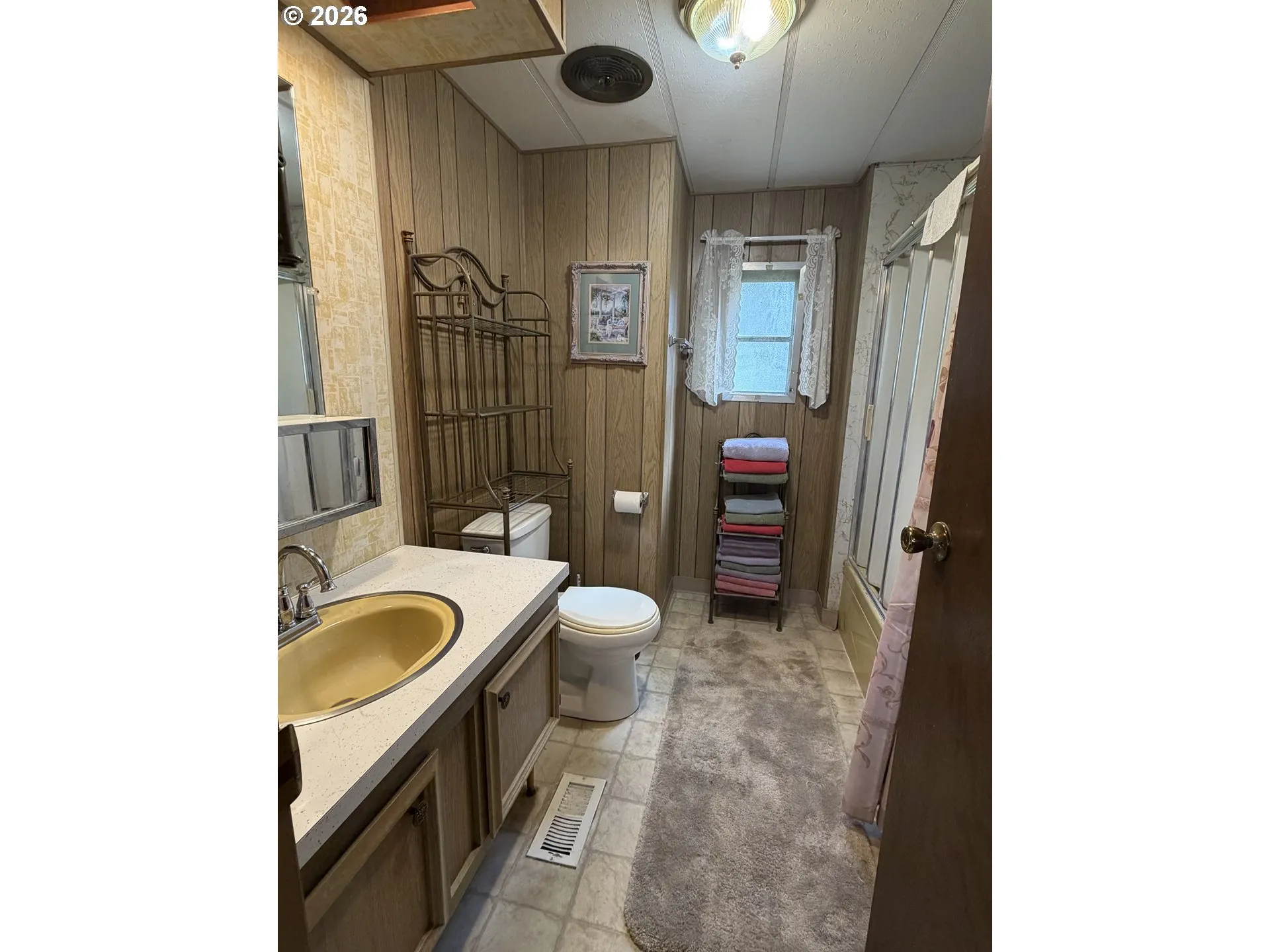 Bathroom, Attached
