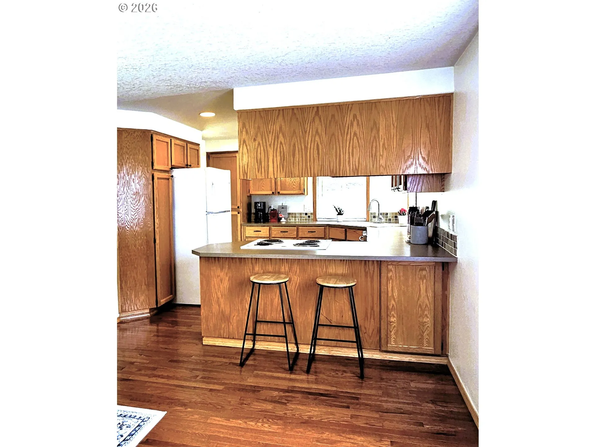 Kitchen-Breakfast Bar