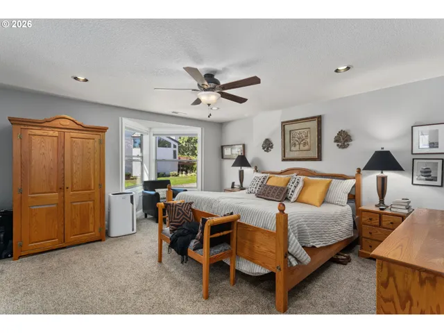 Bedroom, Primary