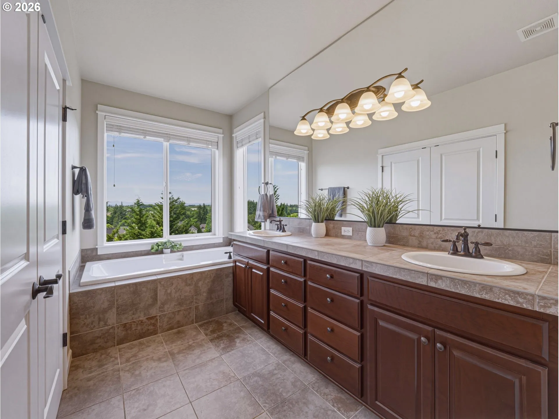 Bathroom, Attached-Garden Tub