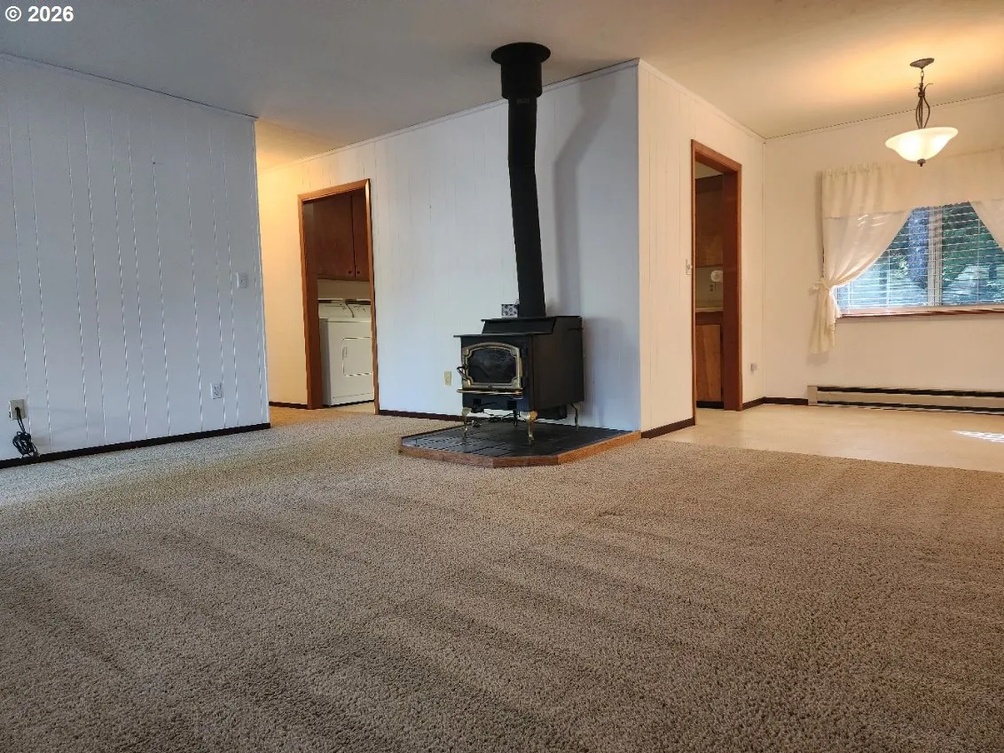 Living Room-Fireplace