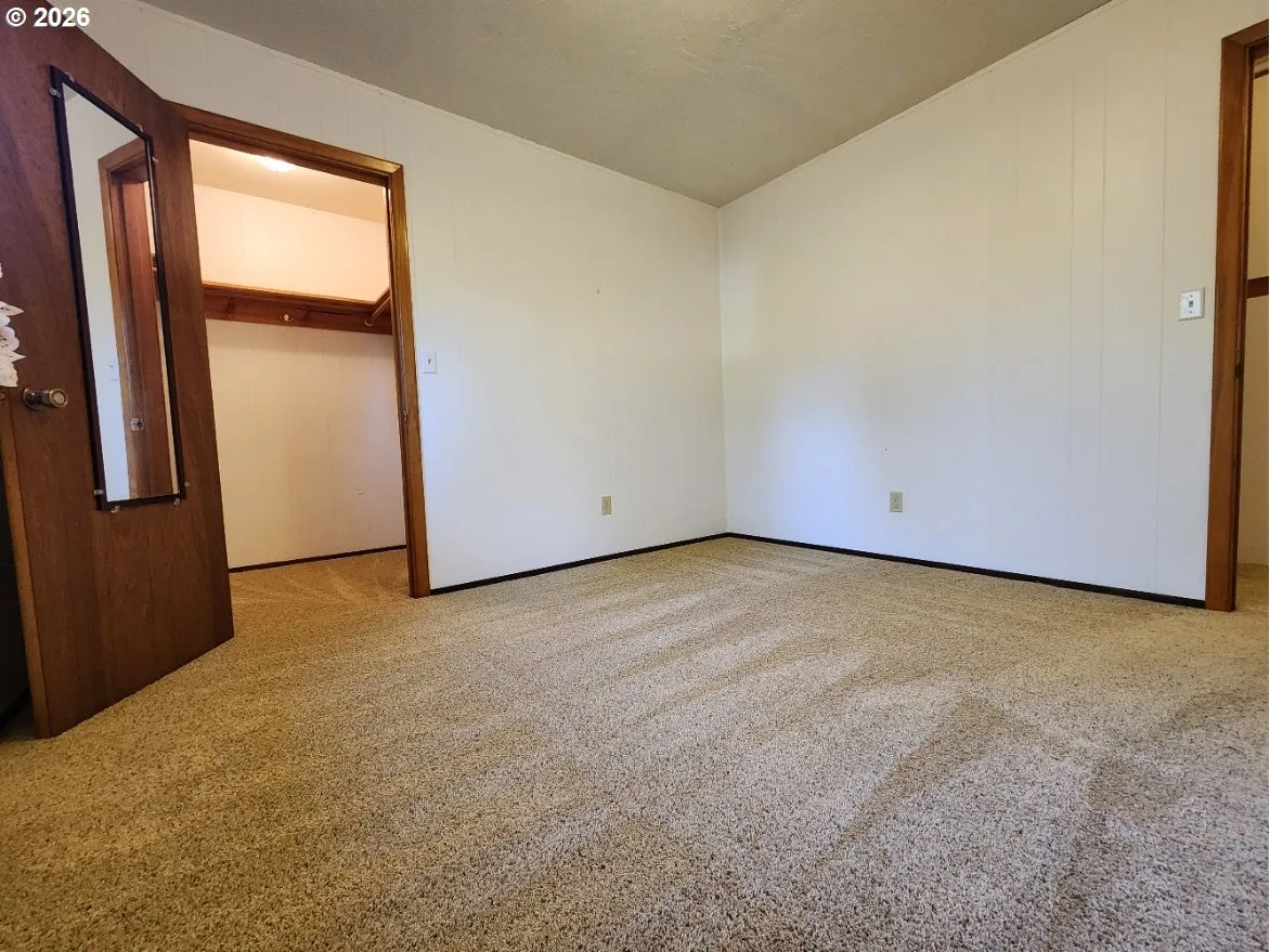 Bedroom-Walk-In Closet