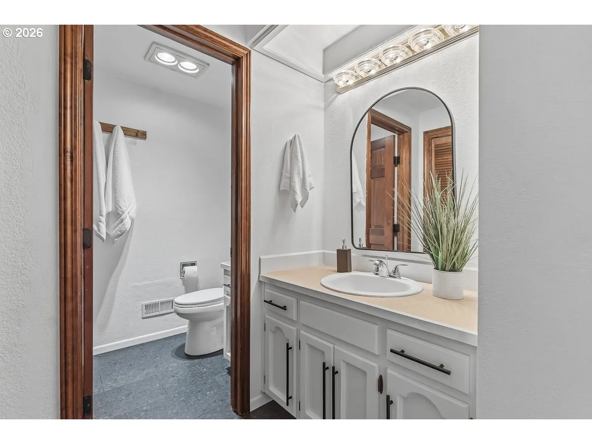 Bathroom, Attached-Main