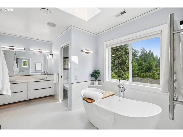 Bathroom-Upper