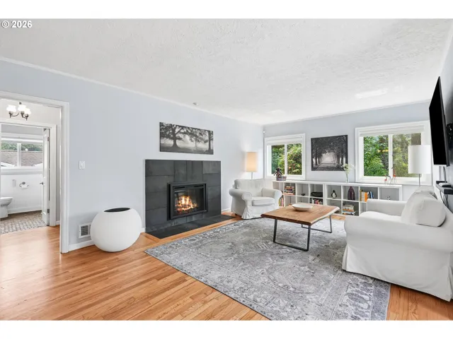 Living Room-Fireplace