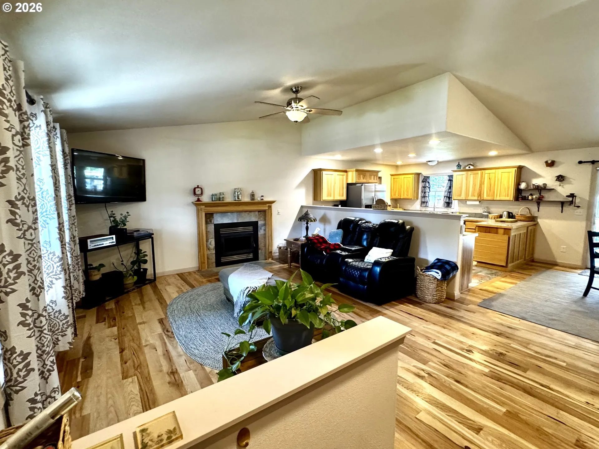 Living Room-Vaulted Ceilings