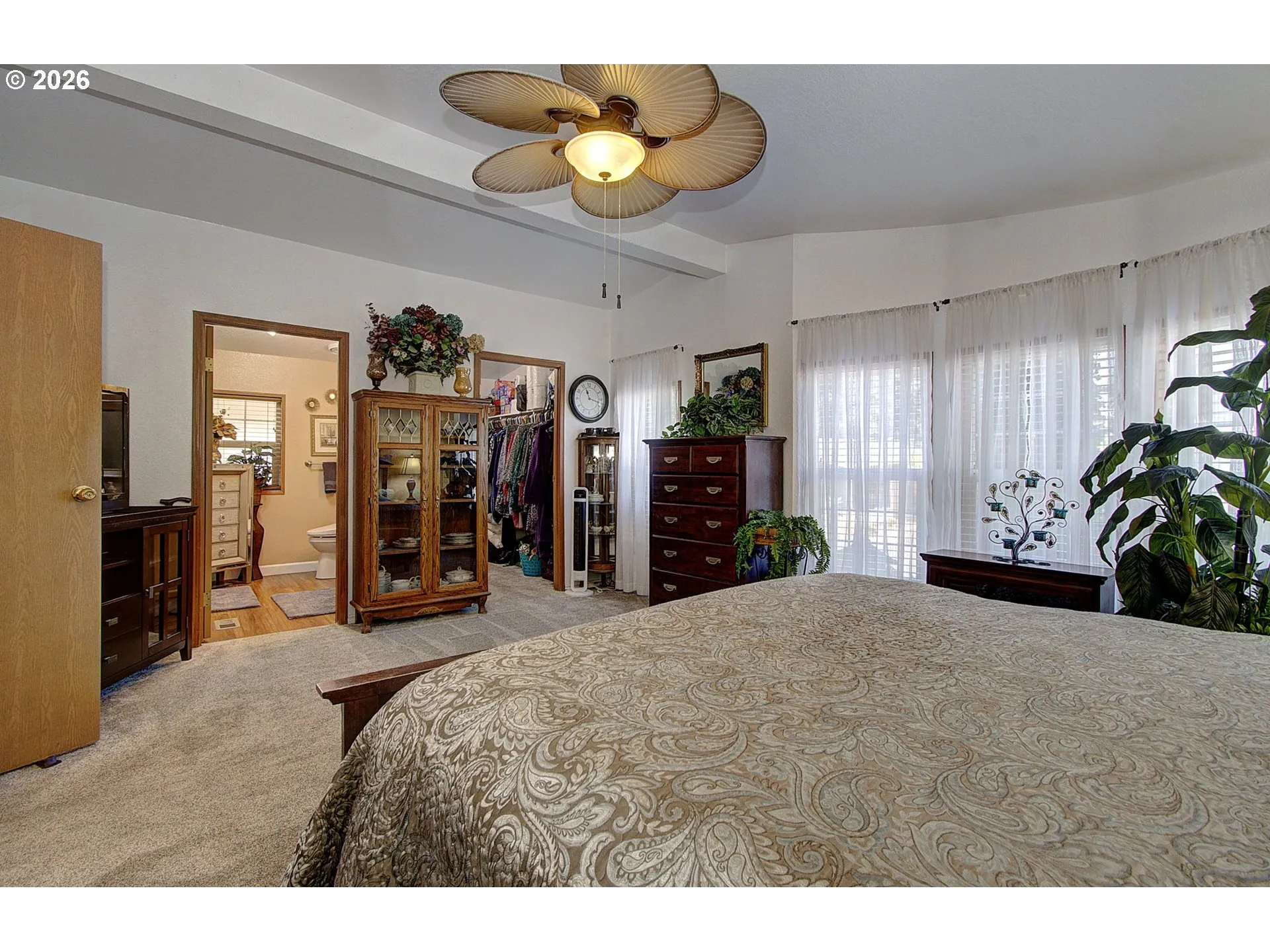Bedroom, Primary-Vaulted Ceilings