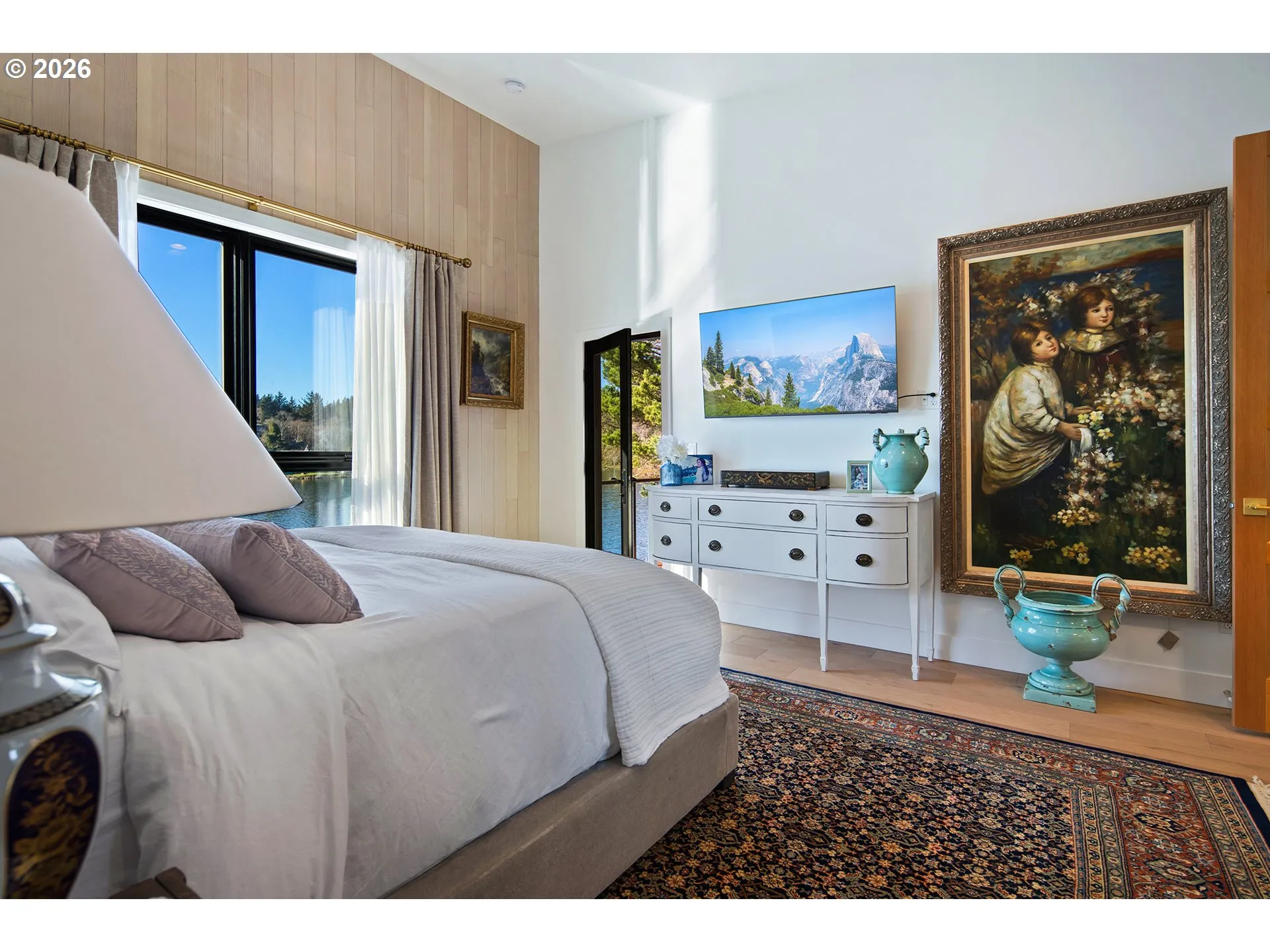 Bedroom, Owner's Suite-Vaulted Ceilings