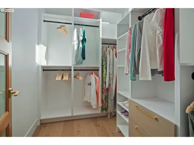 Bedroom, Owner's Suite-Walk-In Closet