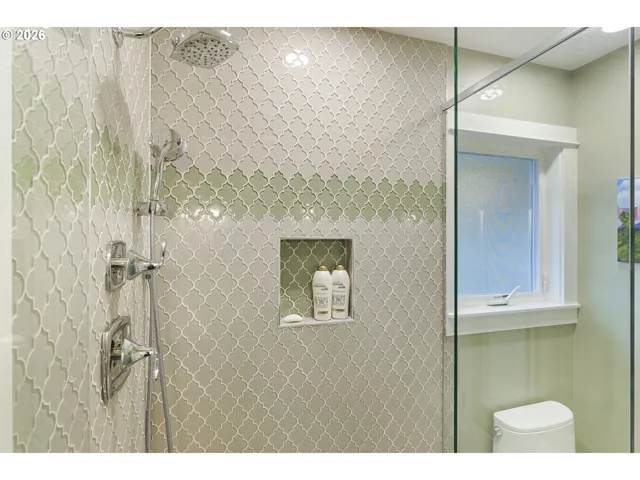 Bathroom-Walk in Shower