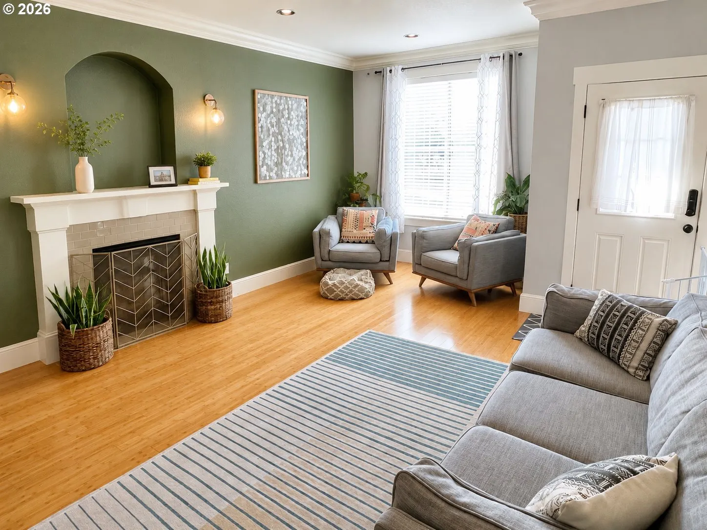 Living Room/Entrance