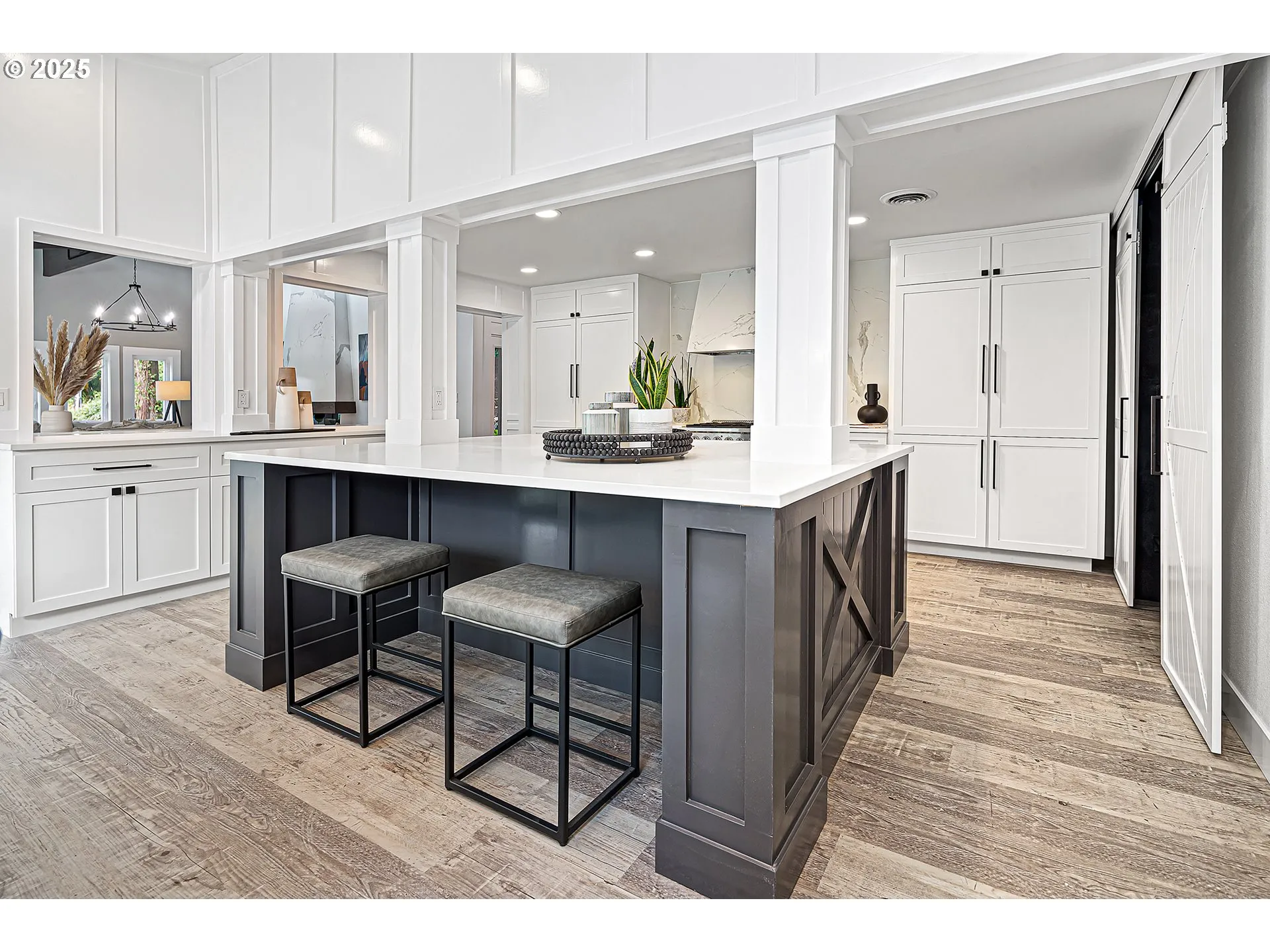 Kitchen-Breakfast Bar
