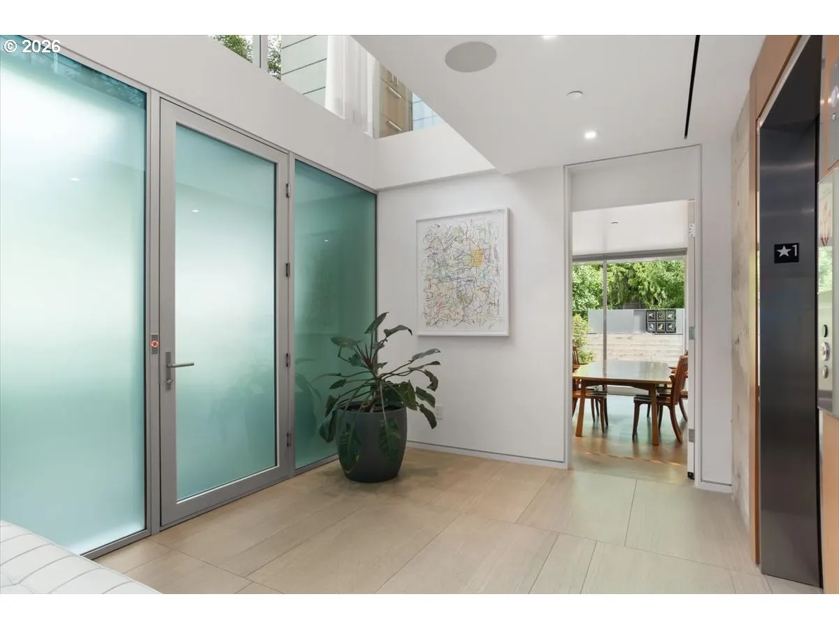 Entrance/Foyer
