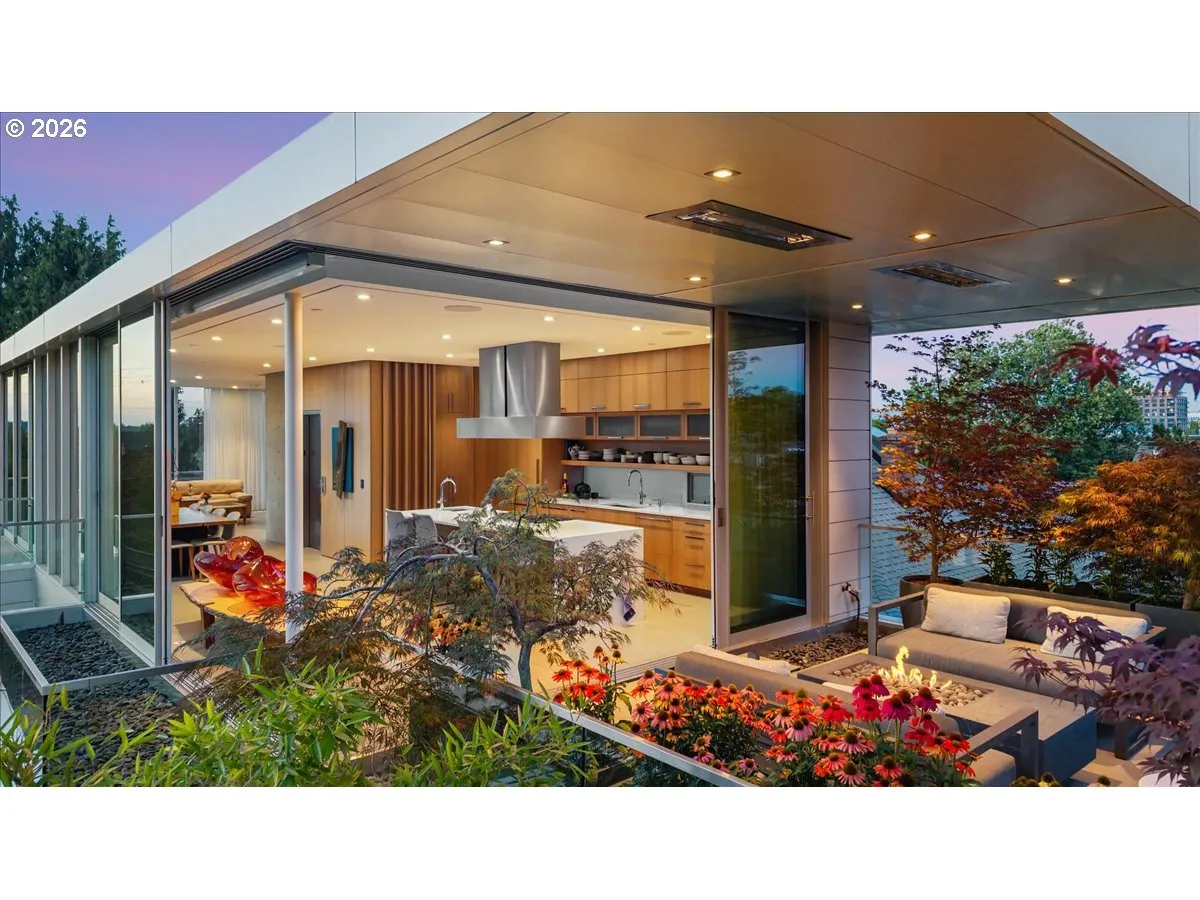 Kitchen/Outside