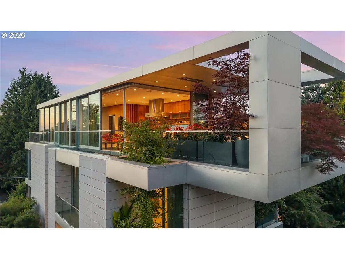 Kitchen/Outside