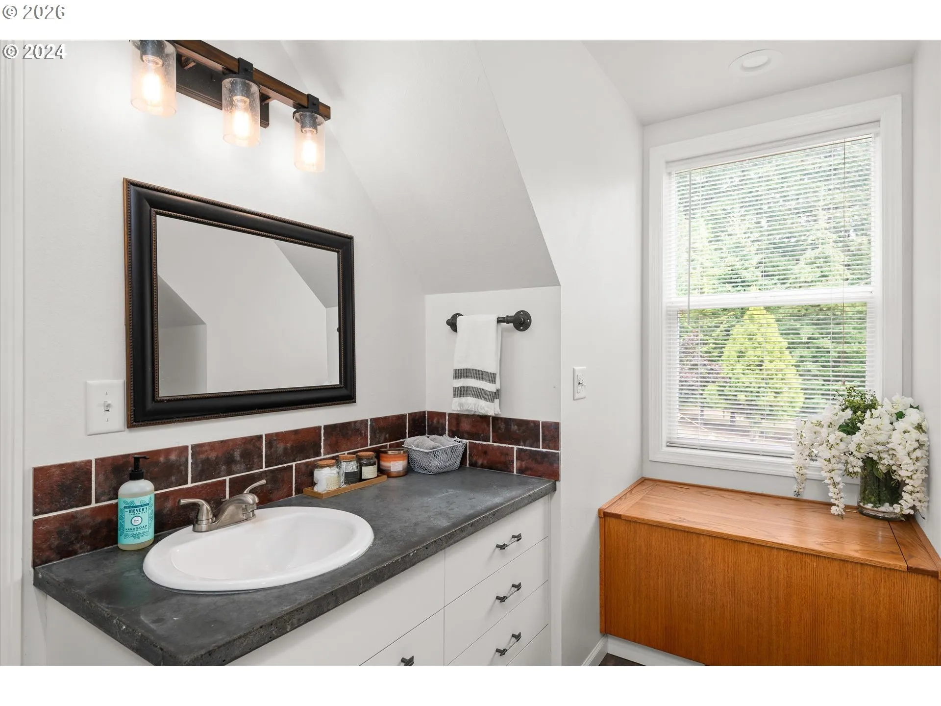 Bathroom-Upper