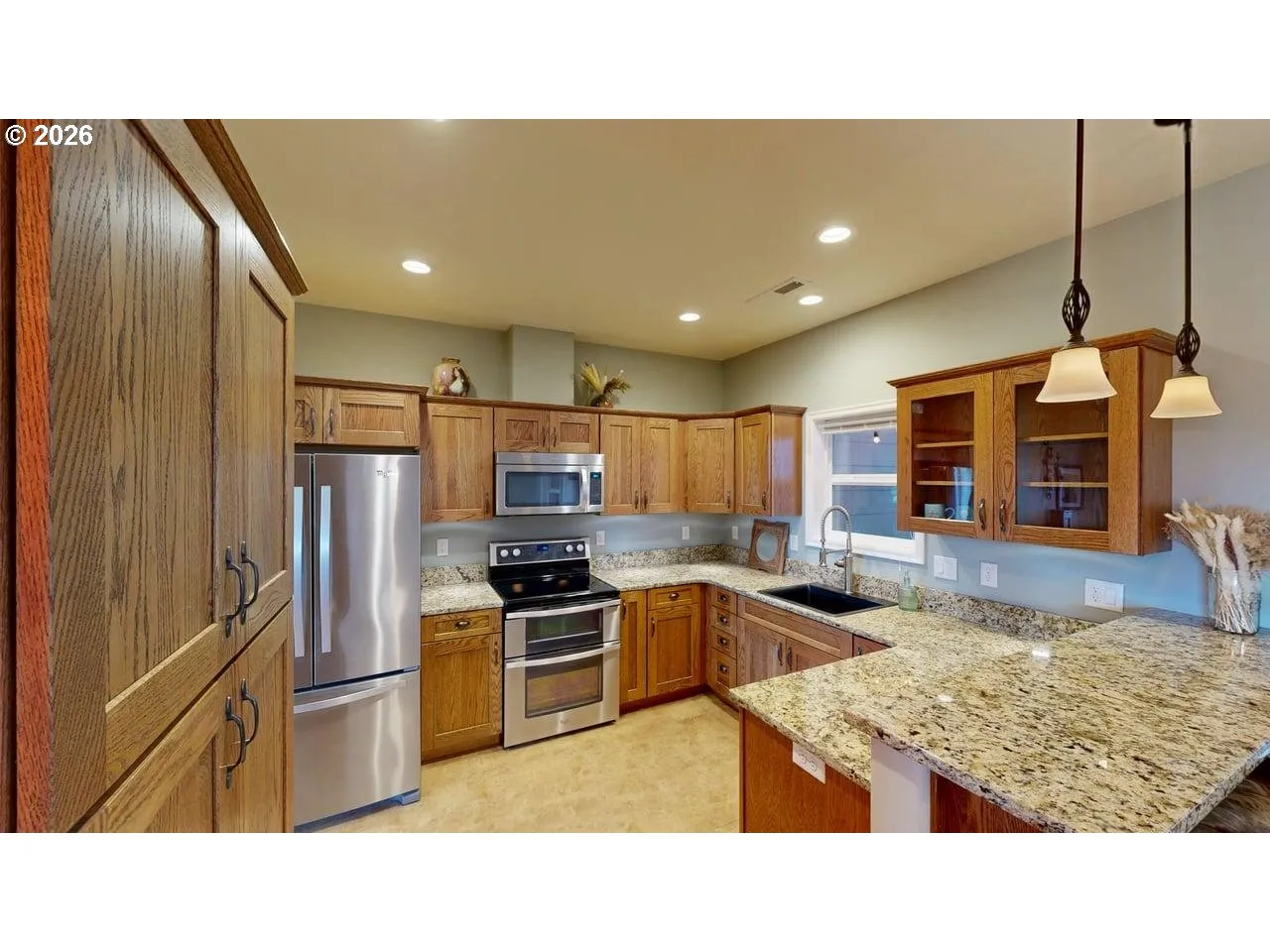 Kitchen-Breakfast Bar