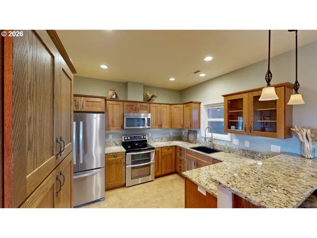 Kitchen-Breakfast Bar