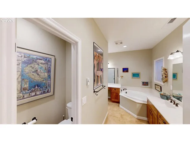 Bathroom, Attached-Garden Tub