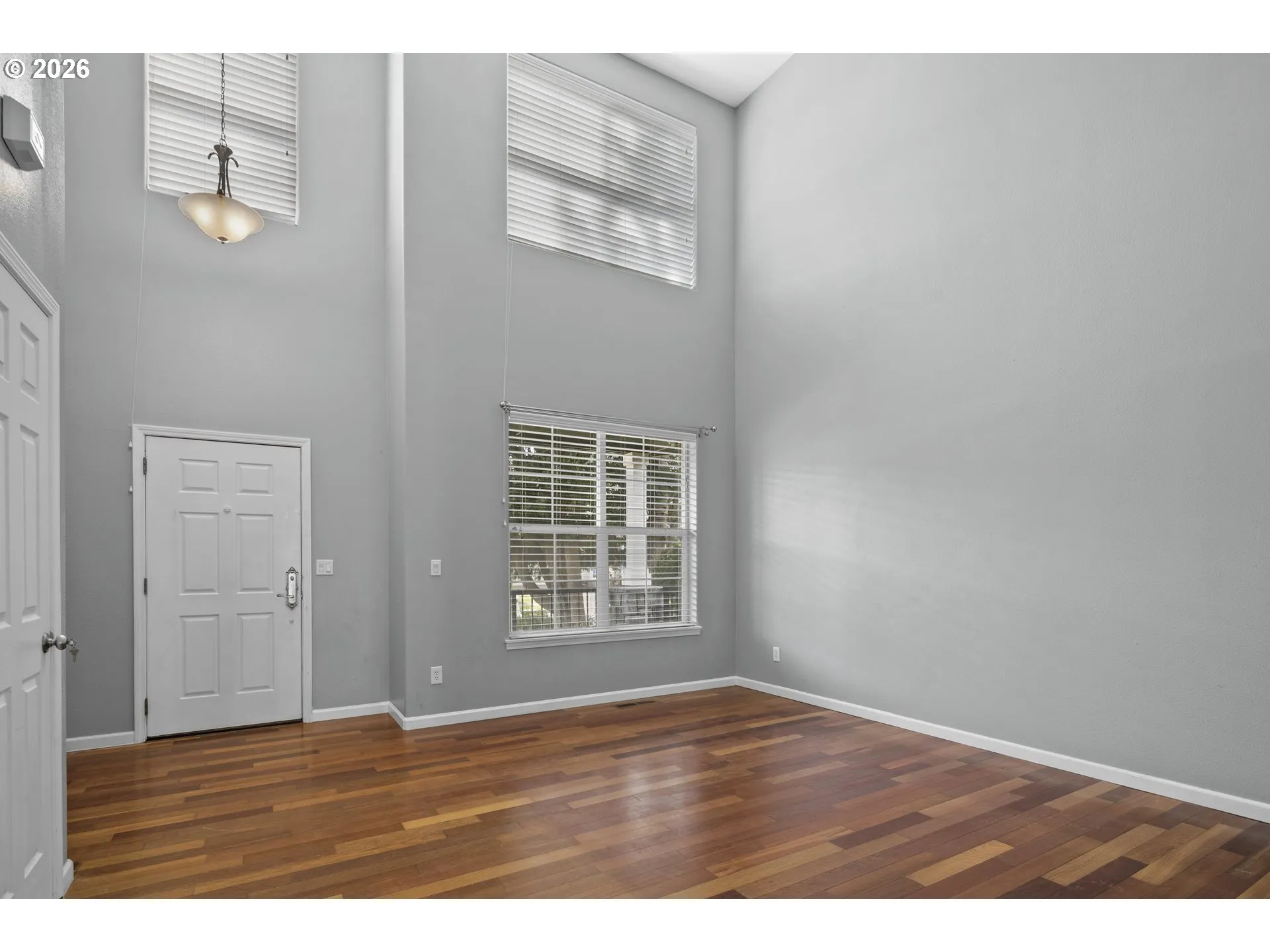 Living Room/Entrance