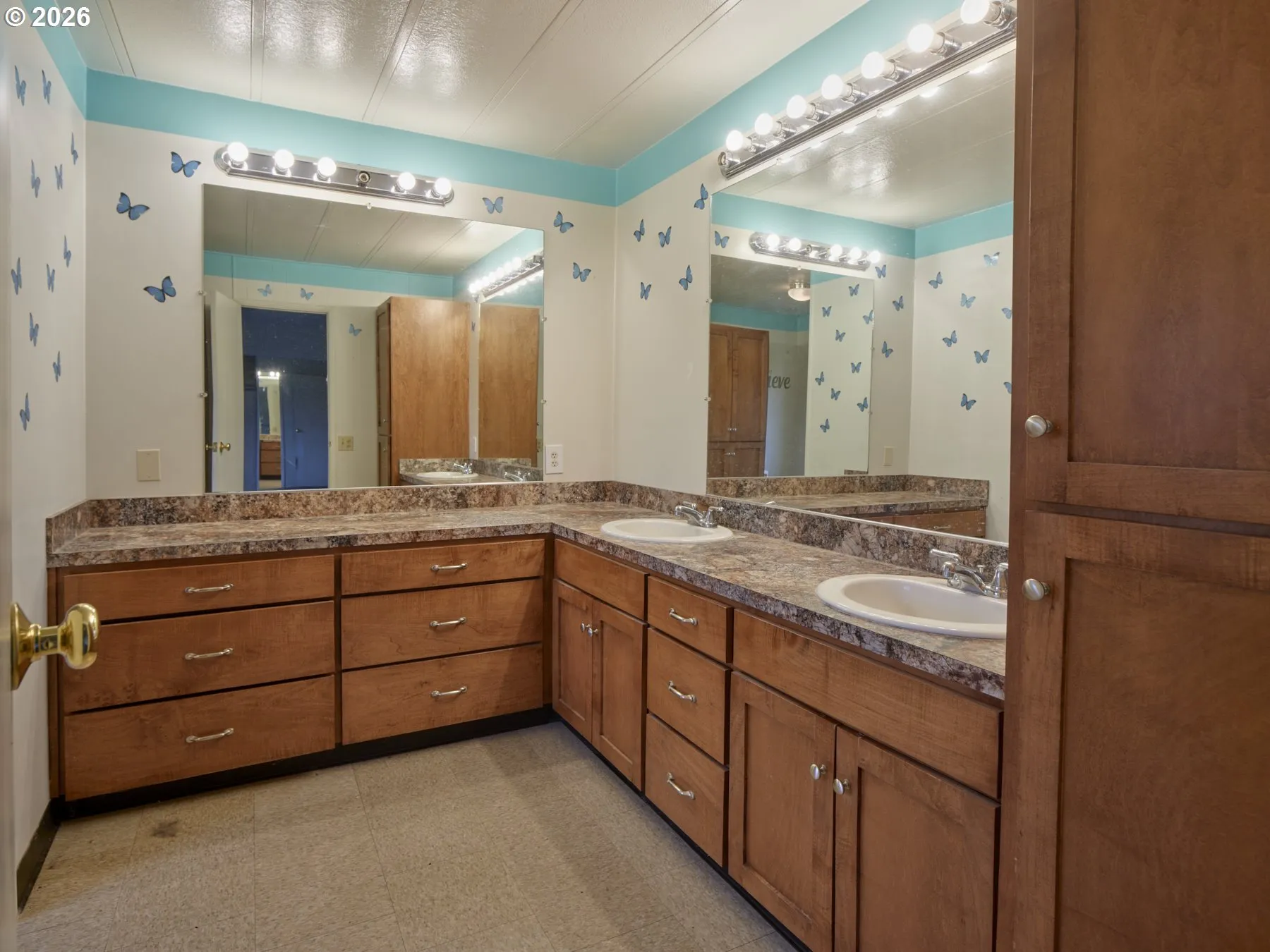 Primary Bedroom-Attached Bathroom