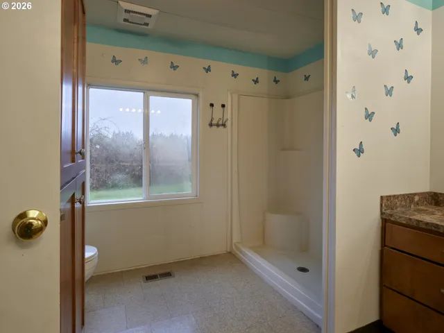 Primary Bedroom-Attached Bathroom
