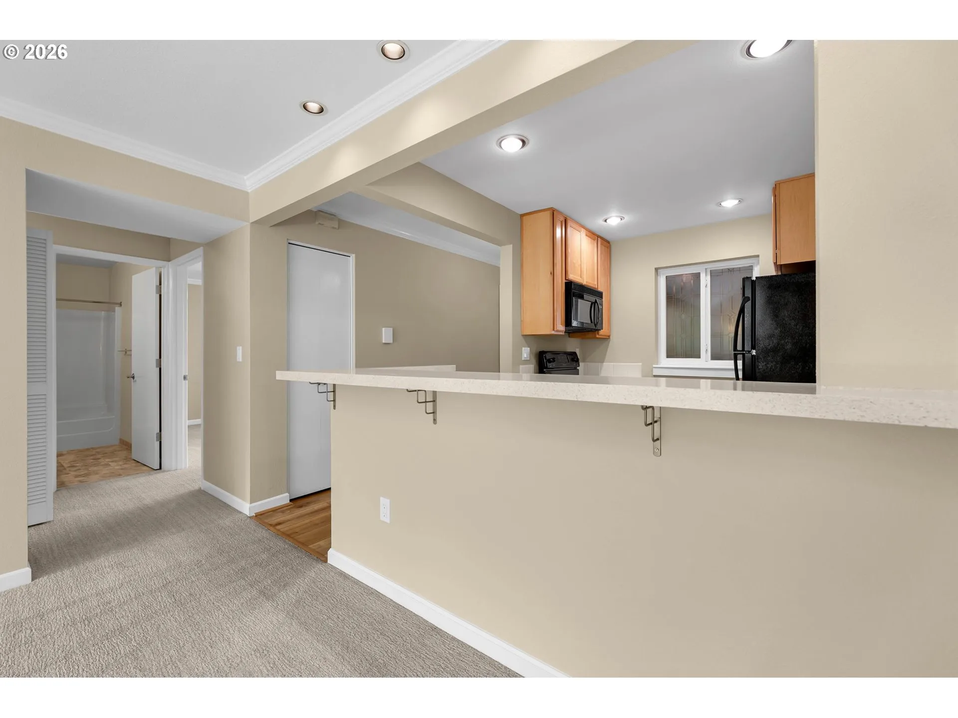 Kitchen-Breakfast Bar