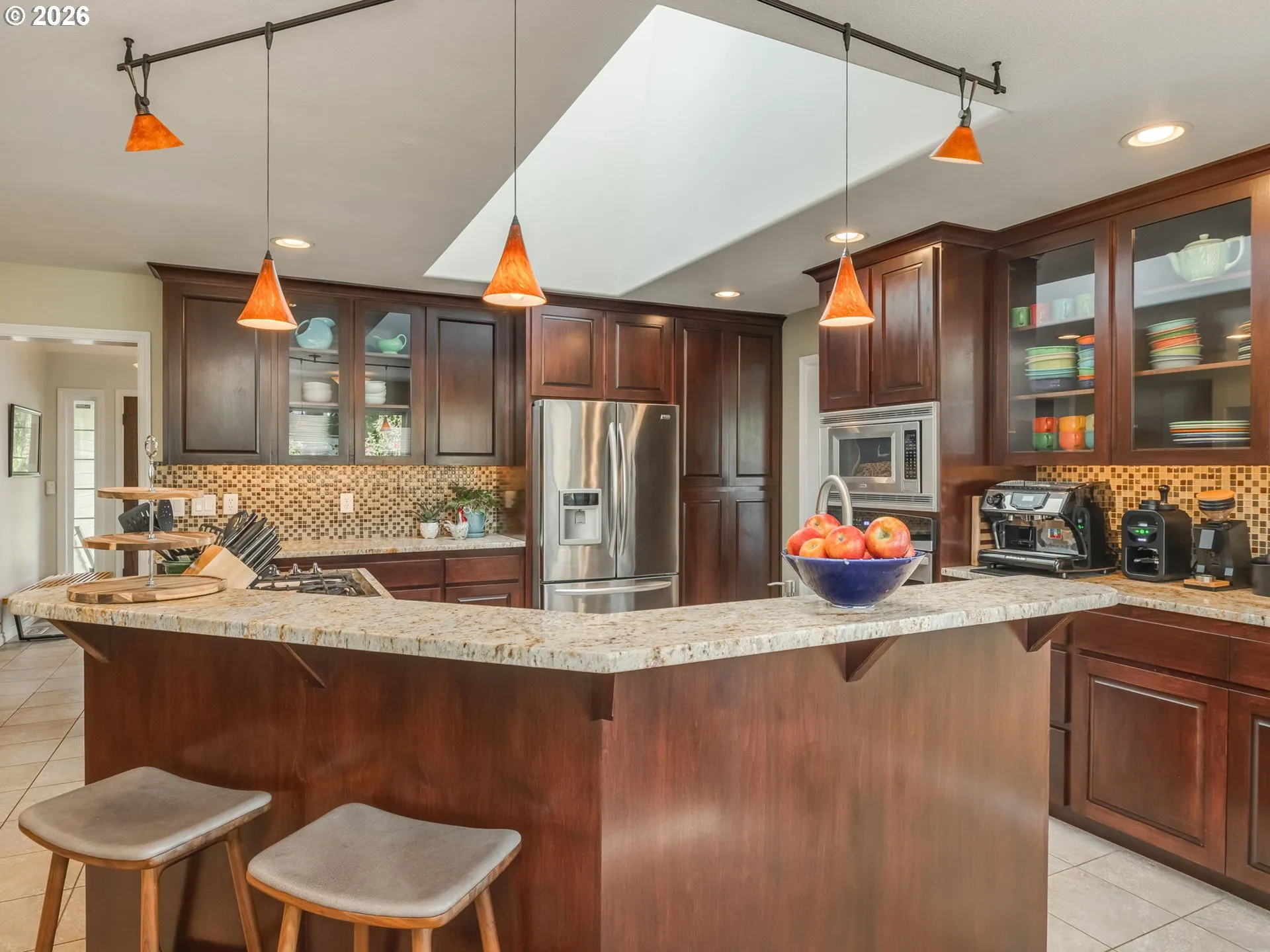 Kitchen-Breakfast Bar