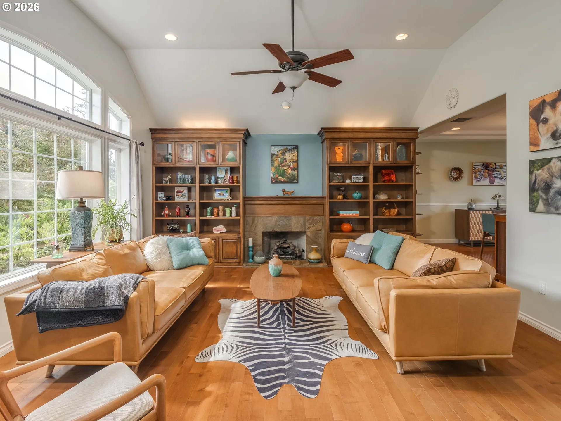 Living Room-Fireplace